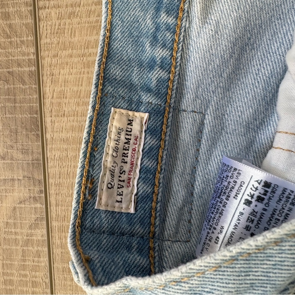 Levi’s 501 Light Blue Denim Women Shorts - Picture 2 of 10